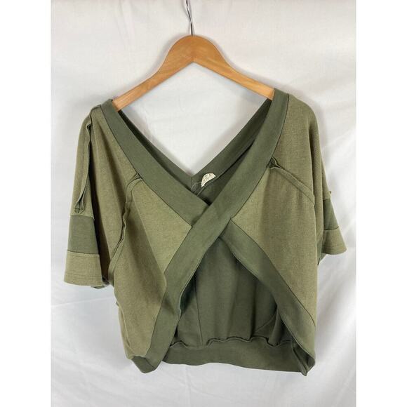 POL Criss Cross Reversible Sweater Green Size Medium - Picture 3 of 8